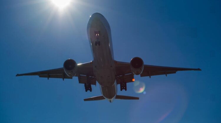 O companie aeriană din Moldova pregătește scumpirea biletelor de avion! CEO-ul evită să spună cu cât