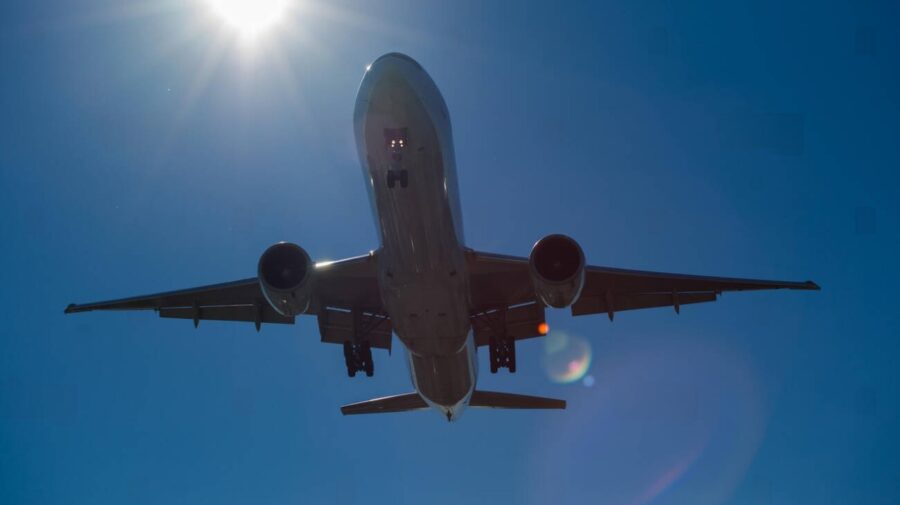 O companie aeriană din Moldova pregătește scumpirea biletelor de avion! CEO-ul evită să spună cu cât