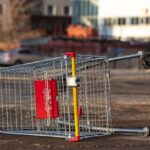 Semnal de alarmă din economie! Vânzările au crescut, dar companiile reduc personalul și majorează prețurile