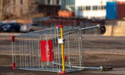 Semnal de alarmă din economie! Vânzările au crescut, dar companiile reduc personalul și majorează prețurile