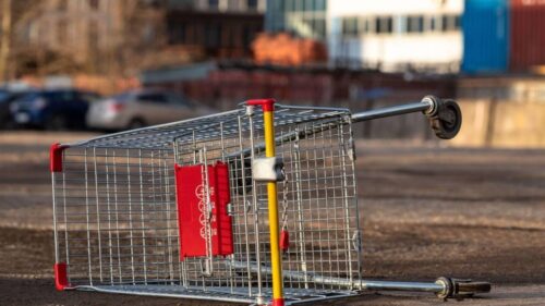 Economia dă semne de viață, dar rămâne la terapie intensivă