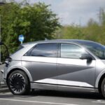 Vânzările de mașini electrice explodează în Europa, pe fondul scumpirii carburanților