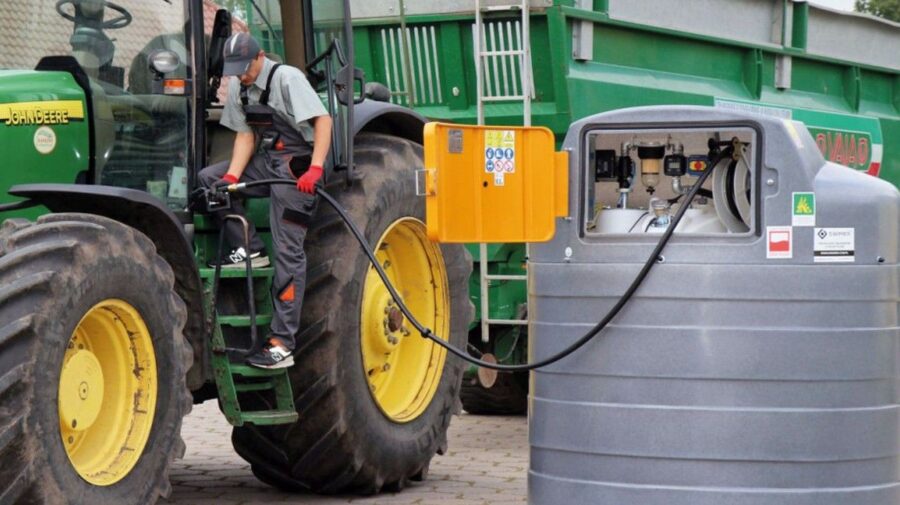 Vecinii de peste Prut reduc acciza la motorină pentru a sprijini șoferii. Chișinăul spune că bugetul nu permite