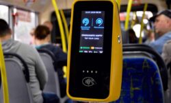 Bălțenii, taxați noaptea pentru călătorii inexistente cu troleibuzul. Primarul confirmă problema și acuză banca