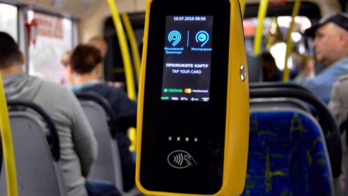 Bălțenii, taxați noaptea pentru călătorii inexistente cu troleibuzul. Primarul confirmă problema și acuză banca