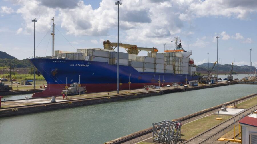 Războiul cu Iranul a scumpit transportul global! Taxe record pentru tranzitul prin Canalul Panama