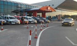 Taxiurile pirat fac legea la aeroport, iar Bolea ridică din umeri: „vom întreba conducerea”
