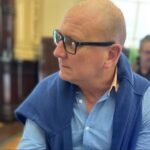 PRIN VANCE VINE VRAJA!