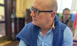 PRIN VANCE VINE VRAJA!