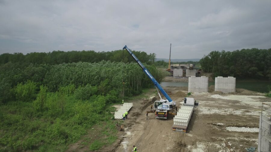 Podul peste Prut de la Ungheni se apropie de jumătatea lucrărilor: Construcția intră într-o nouă etapă de execuție