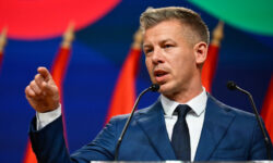 Noul premier al Ungariei își taie salariul la jumătate și pregătește reduceri pentru demnitari
