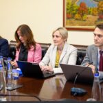 FMI a venit, dar fără bani! Guvernul negociază reforma fiscală