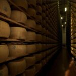 Banca unde brânza ține loc de aur: 500.000 de roți de Parmigiano în seif