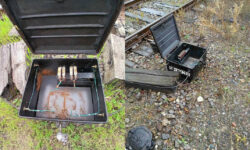 CFM, atacată de vandali și hoții de fier vechi: Au umblat la macaze și au încercat să fure piese din locomotive