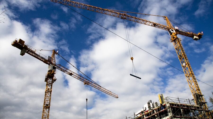 Criză în sectorul proiectării și construcțiilor: Statul unește cinci întreprinderi cu datorii și pierderi
