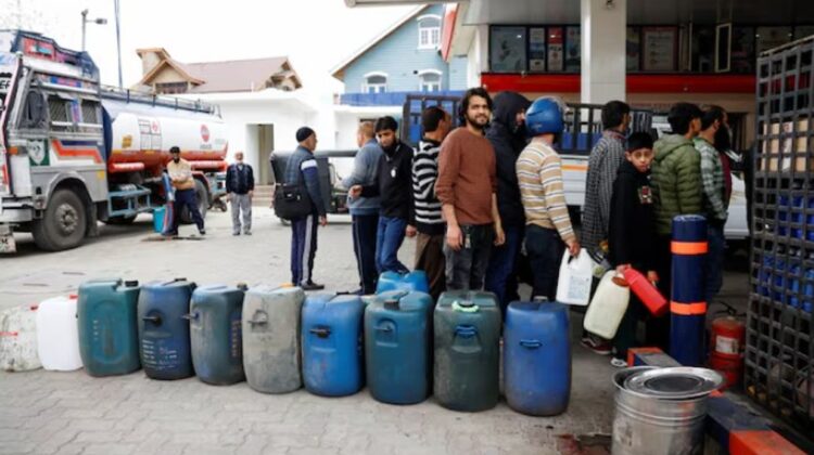 Războiul cu Iranul lovește dur India! Petrolul scump prăbușește rupia și sperie investitorii