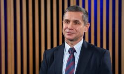 Ce avere are ministrul Apărării, Anatolie Nosatîi, pe care opoziția vrea să-l demită