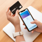 Moldovenii și-au lăsat banii pe mâna aplicațiilor! Plățile digitale au însumat 63 miliarde de lei în 2025