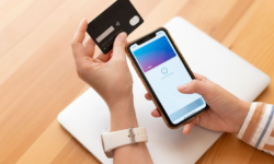 Moldovenii și-au lăsat banii pe mâna aplicațiilor! Plățile digitale au însumat 63 miliarde de lei în 2025