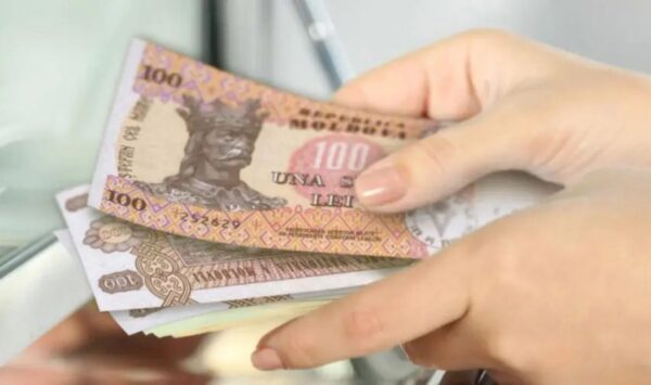 Criză în educație! Guvernul mută bani între școli ca să poată plăti salariile profesorilor