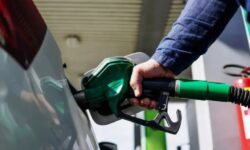 Motorina începe din nou să crească, benzina pierde teren cu încă 3 bani
