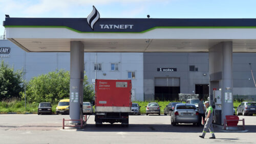 Criza carburanților se adâncește în Rusia: o mare rețea PECO limitează vânzarea benzinei și motorinei