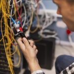 Internet rapid din start: dezvoltatorii vor fi obligați să pregătească blocurile pentru fibră optică