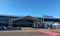 Aeroportul a rezolvat îmbulzeala! Mută coada într-un cort