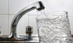 Tarife noi la apă și canalizare în Strășeni. Operatorul a solicitat majorări de până la 85%