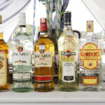 Bacardi condamnă războiul, dar produce Martini în Rusia alături de un partener apropiat armatei ruse