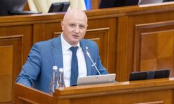 Crypto-boy rupe tăcerea despre fotoliul-cheie din Parlament