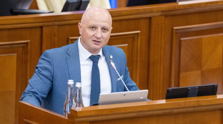 Crypto-boy rupe tăcerea despre fotoliul-cheie din Parlament