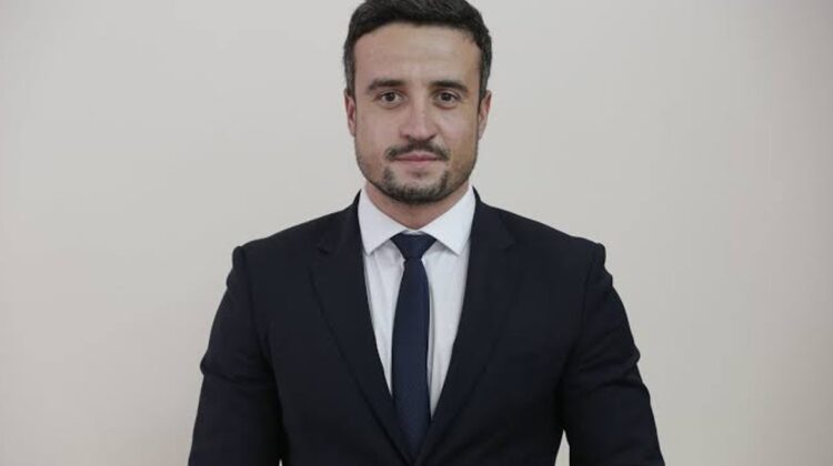 Venituri-surpriză pentru un secretar de stat! A încasat mai mulți bani din indemnizații și daruri decât din salariu