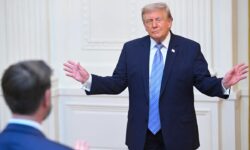 Trump vrea să facă bani din fiecare postare! Accesul anticipat ar putea costa 100 mii de dolari