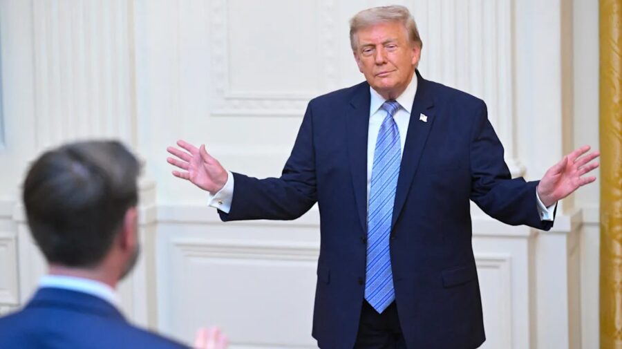 Trump vrea să facă bani din fiecare postare! Accesul anticipat ar putea costa 100 mii de dolari