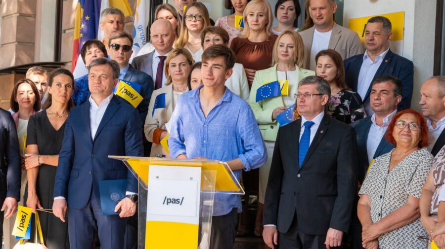 Student cu leafă de minister! 300 mii de lei pe an din bani publici