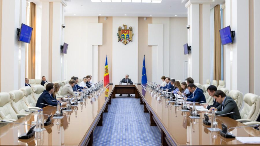 Statul strânge robinetul și stinge luminile! Noi restricții în plină criză energetică