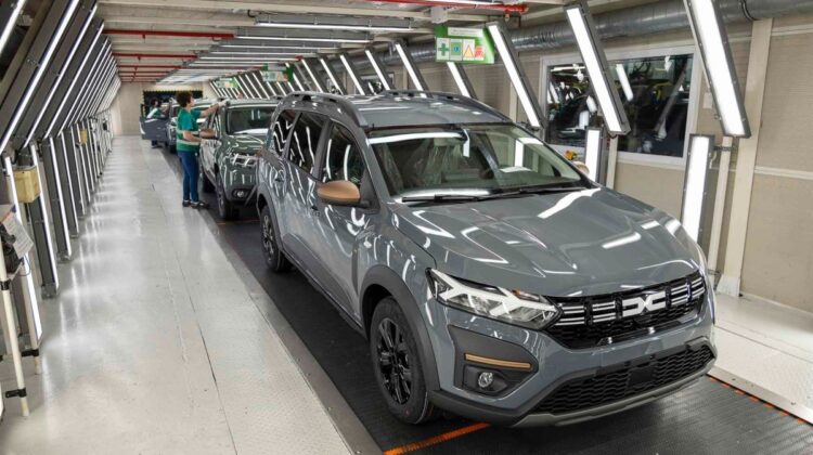 România intră în regim de economisire a curentului: Dacia și Ford opresc producția, alte companii ar putea urma