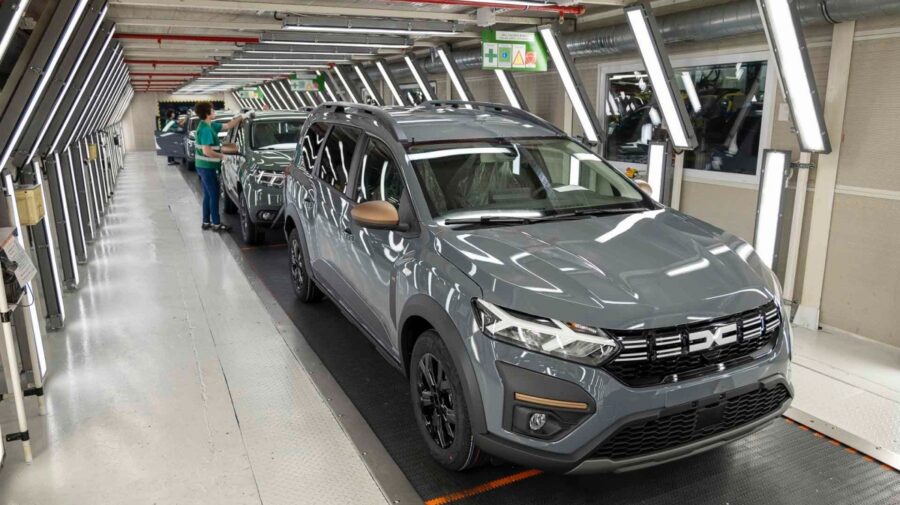 România intră în regim de economisire a curentului: Dacia și Ford opresc producția, alte companii ar putea urma
