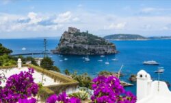 Paradisul ascuns al Italiei. Insula care rivalizează cu Amalfi, dar costă mai puțin