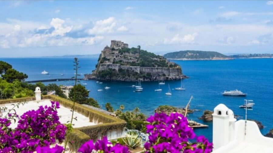 Paradisul ascuns al Italiei. Insula care rivalizează cu Amalfi, dar costă mai puțin