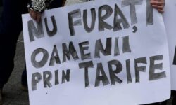 „Trebuie să știm pentru ce plătim”: Protest la ANRE în ziua în care se decide majorarea tarifului la gaze