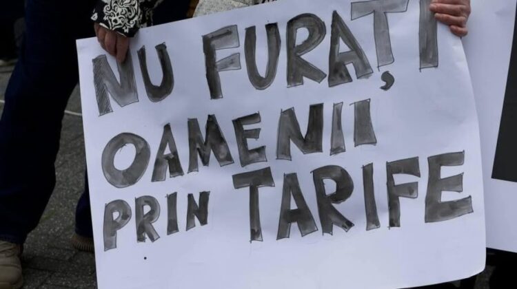 „Trebuie să știm pentru ce plătim”: Protest la ANRE în ziua în care se decide majorarea tarifului la gaze