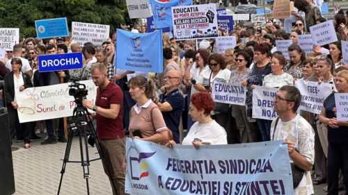 Profesorii nu ies la protest pe 1 septembrie. Sindicaliștii au decis să meargă la negocieri