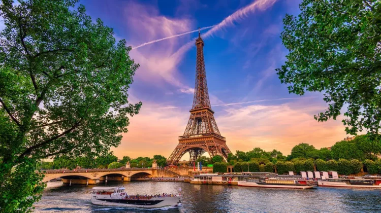 Turnul Eiffel, în culorile drapelului Moldovei: Ambasadoarea Lorina Bălteanu cere sprijinul businessului pentru proiect