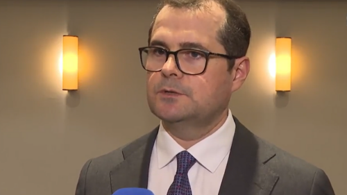 Tofan pune tunurile pe școlile mici: „Ținem copiii captivi în instituții fără resurse”