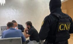 Șeful unei firme din Chișinău, reținut de CNA: ar fi luat ilegal 2 milioane de lei pentru participarea la licitație