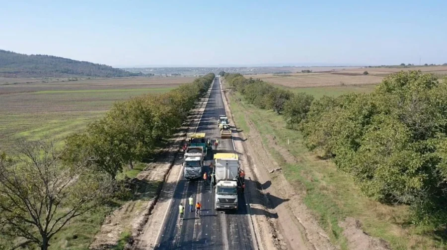 Drumul Hâncești–Lăpușna, verificat după ce a început să crape: AND spune că constructorul va plăti reparațiile