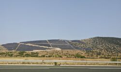 Cel mai mic stat din lume își face o centrală solară pe un teren de aproape 10 ori mai mare decât el