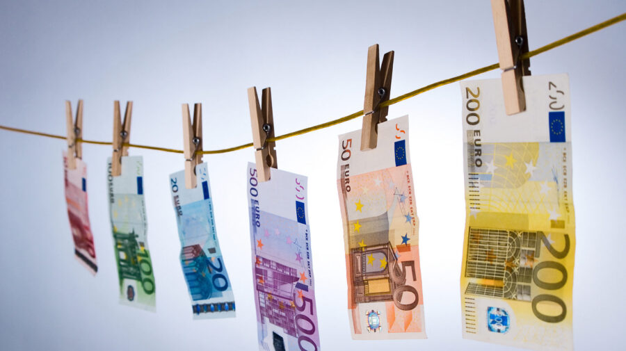 10 milioane de euro amendă pentru bănci în cazuri de spălare de bani. Criptoactivele și fotbalul intră sub control